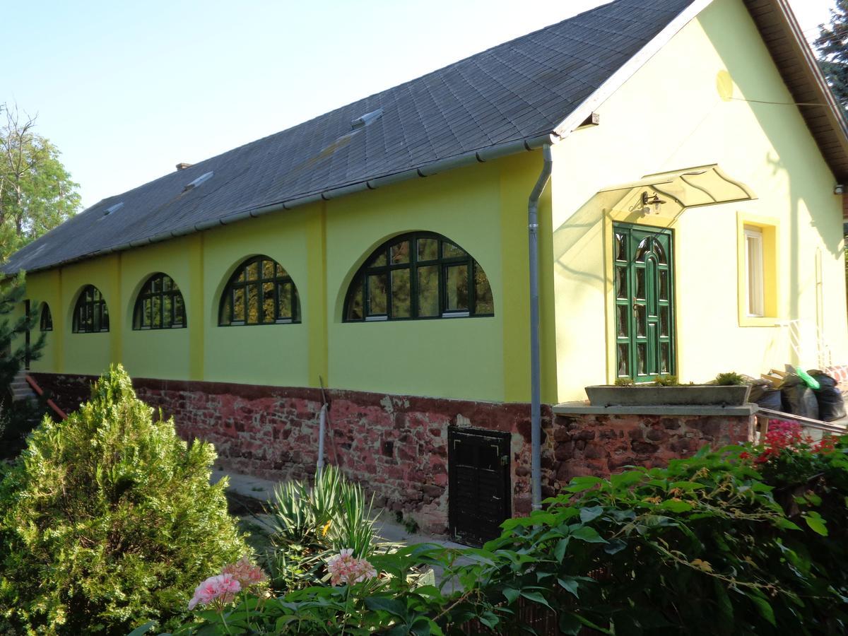 Arnyas Park Apartmanhaz Bed & Breakfast Balatonalmádi Dış mekan fotoğraf