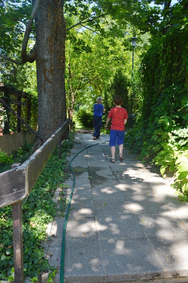 Arnyas Park Apartmanhaz Bed & Breakfast Balatonalmádi Dış mekan fotoğraf