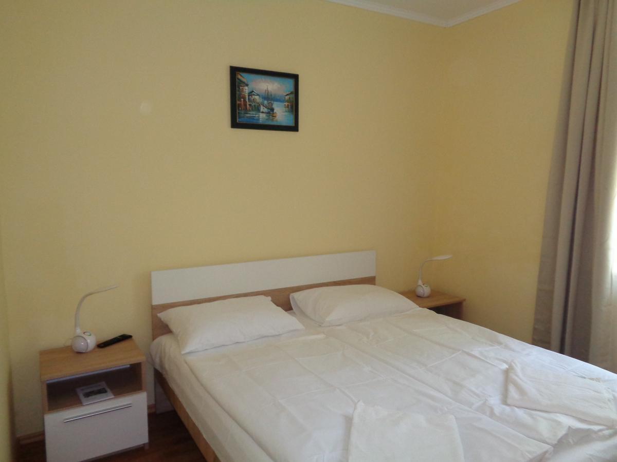 Arnyas Park Apartmanhaz Bed & Breakfast Balatonalmádi Dış mekan fotoğraf