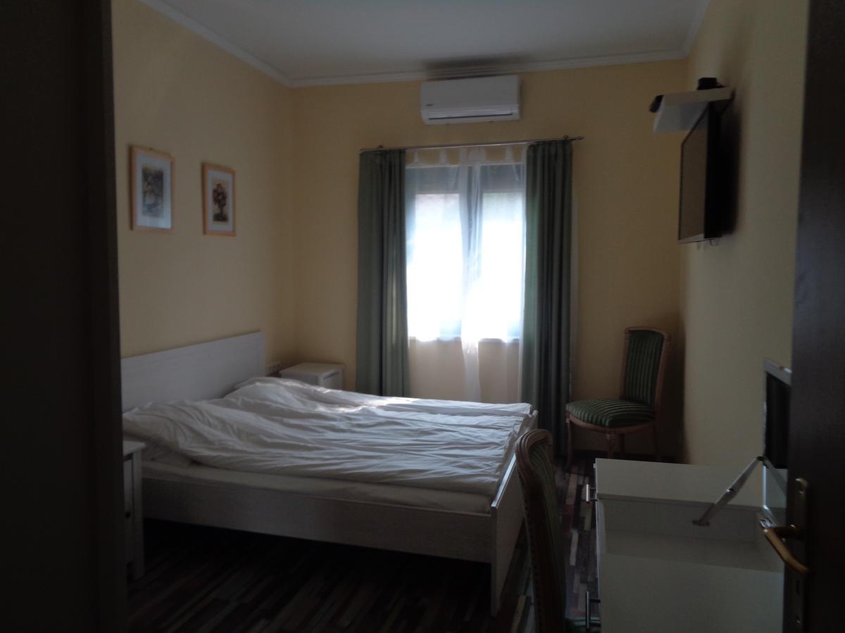Arnyas Park Apartmanhaz Bed & Breakfast Balatonalmádi Dış mekan fotoğraf