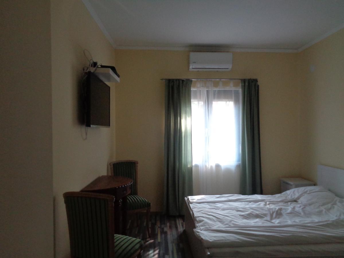 Arnyas Park Apartmanhaz Bed & Breakfast Balatonalmádi Dış mekan fotoğraf