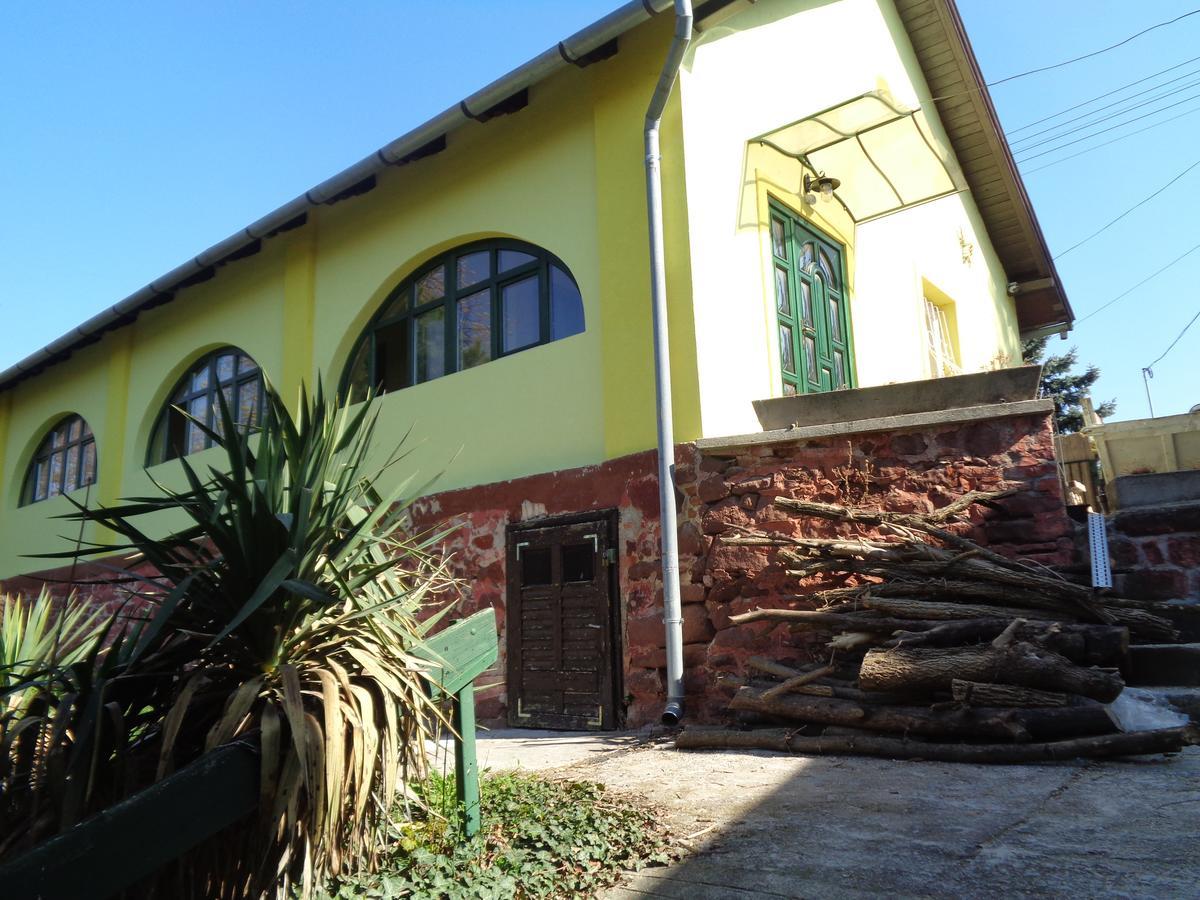 Arnyas Park Apartmanhaz Bed & Breakfast Balatonalmádi Dış mekan fotoğraf