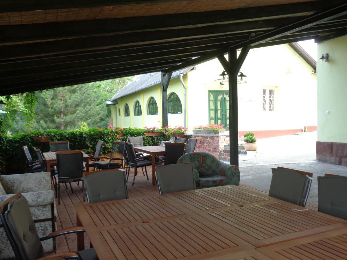 Arnyas Park Apartmanhaz Bed & Breakfast Balatonalmádi Dış mekan fotoğraf