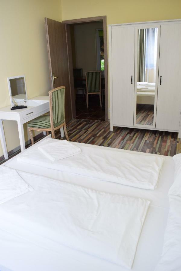 Arnyas Park Apartmanhaz Bed & Breakfast Balatonalmádi Dış mekan fotoğraf