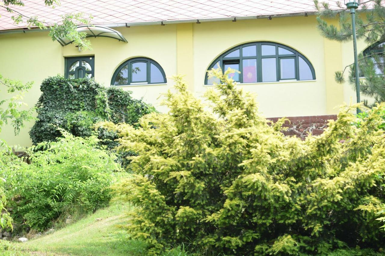 Arnyas Park Apartmanhaz Bed & Breakfast Balatonalmádi Dış mekan fotoğraf