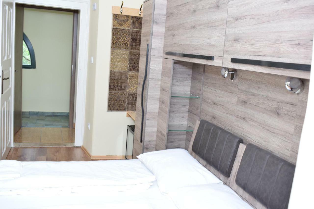 Arnyas Park Apartmanhaz Bed & Breakfast Balatonalmádi Dış mekan fotoğraf